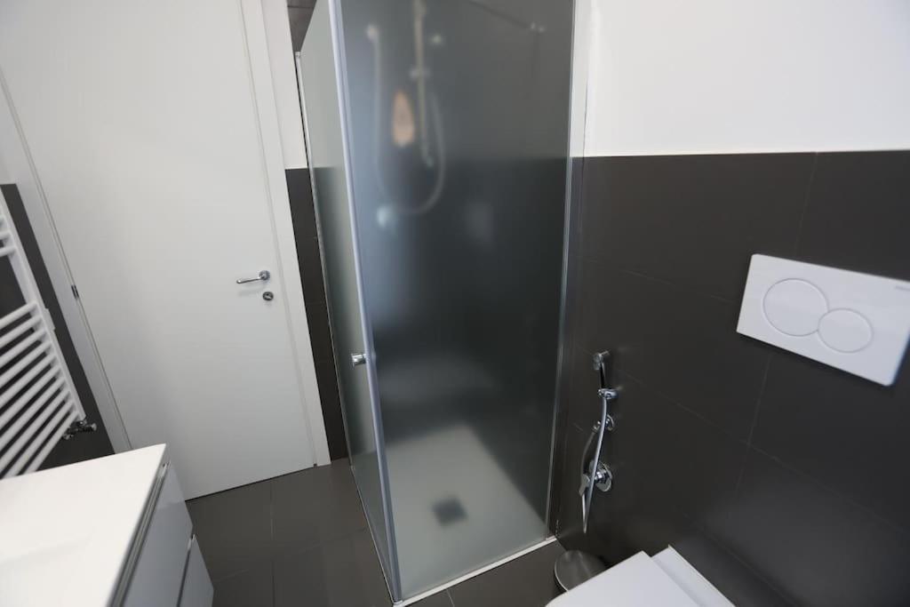 Casa Magenta Apartment 2 明乔河畔的瓦雷奇奥 外观 照片